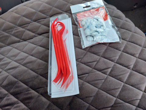 GJ6A68AB1 Клипса крепления обшивки Mazda | Запчасти на DRIVE2