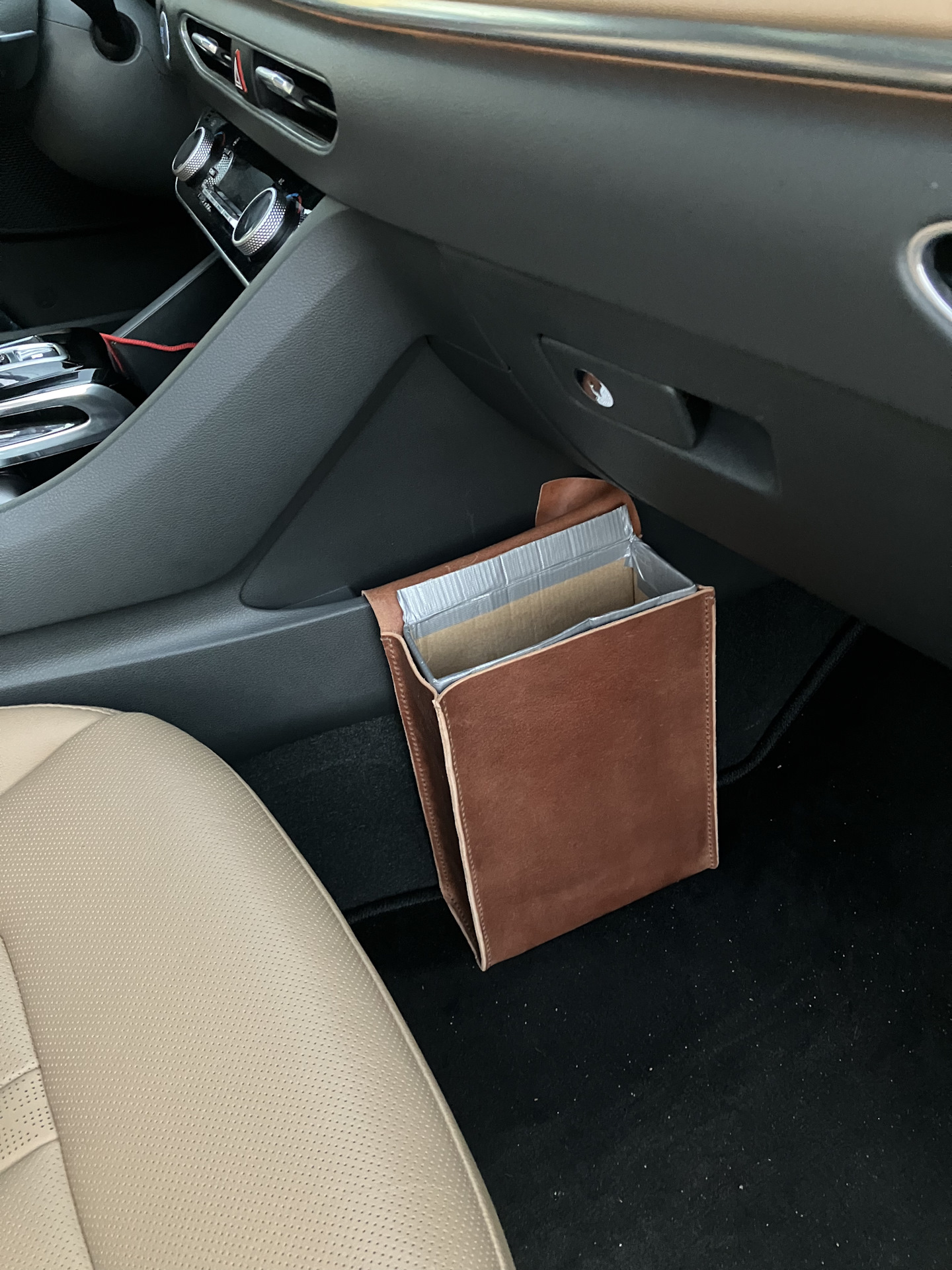 Мусорка в авто — Hyundai Sonata VIII (DN8), 2,5 л, 2022 года | своими ...