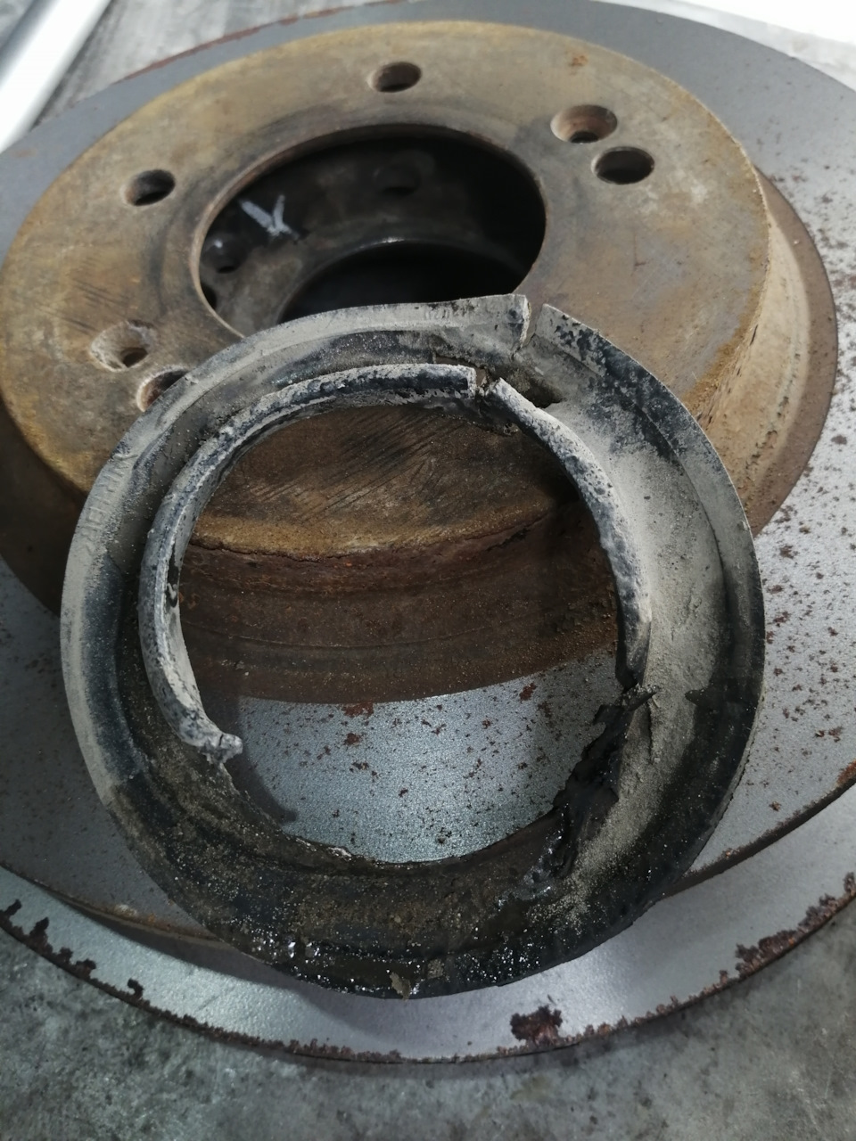 Стук сзади справа — Toyota RAV4 (III), 2 л, 2011 года | поломка | DRIVE2