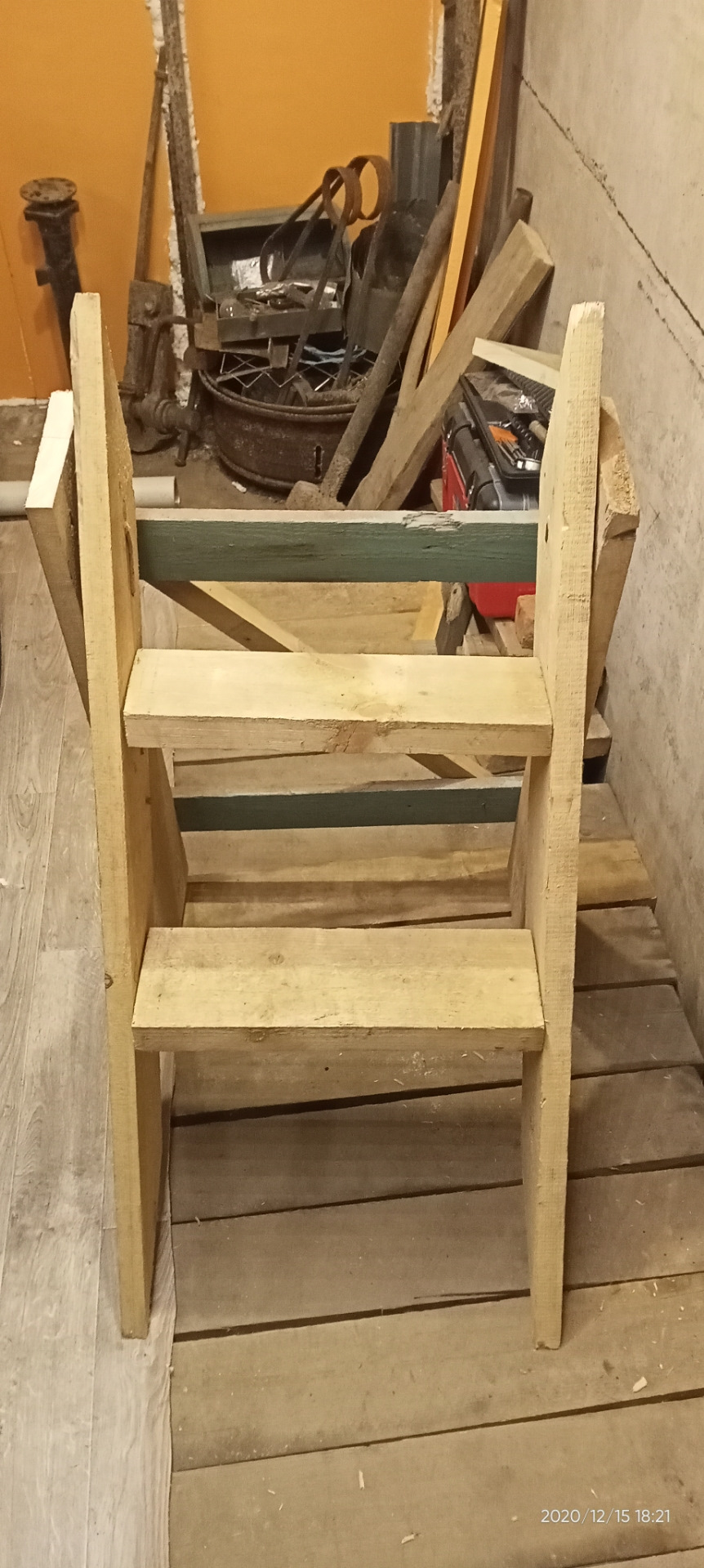 Как сделать надёжную лестницу-стремянку из остатков пиломатериалов
