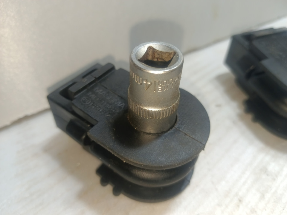 Для наглядности в новой втулке головка стоит почти без зазоров — Nissan Qashqai (1G)