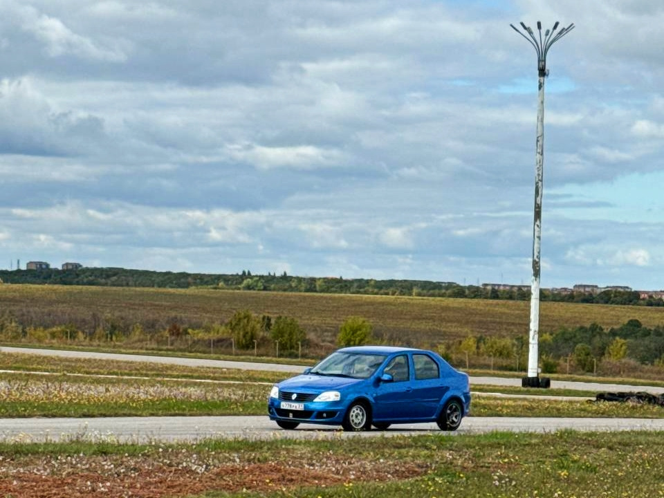 Фото в бортжурнале Renault Logan (1G)