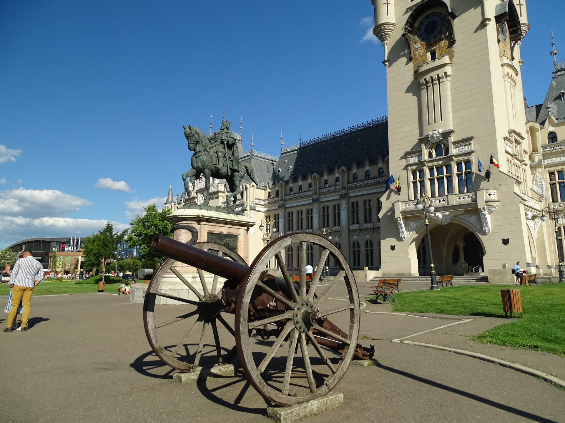 Дворцовый комплекс шенбрунн. Фонтан галеона в ватикане. Вена замок шенбрунн. Шёнбрунн вена австрия площадь. Дворцовая площадь в санкт-петербурге эрмитаж.