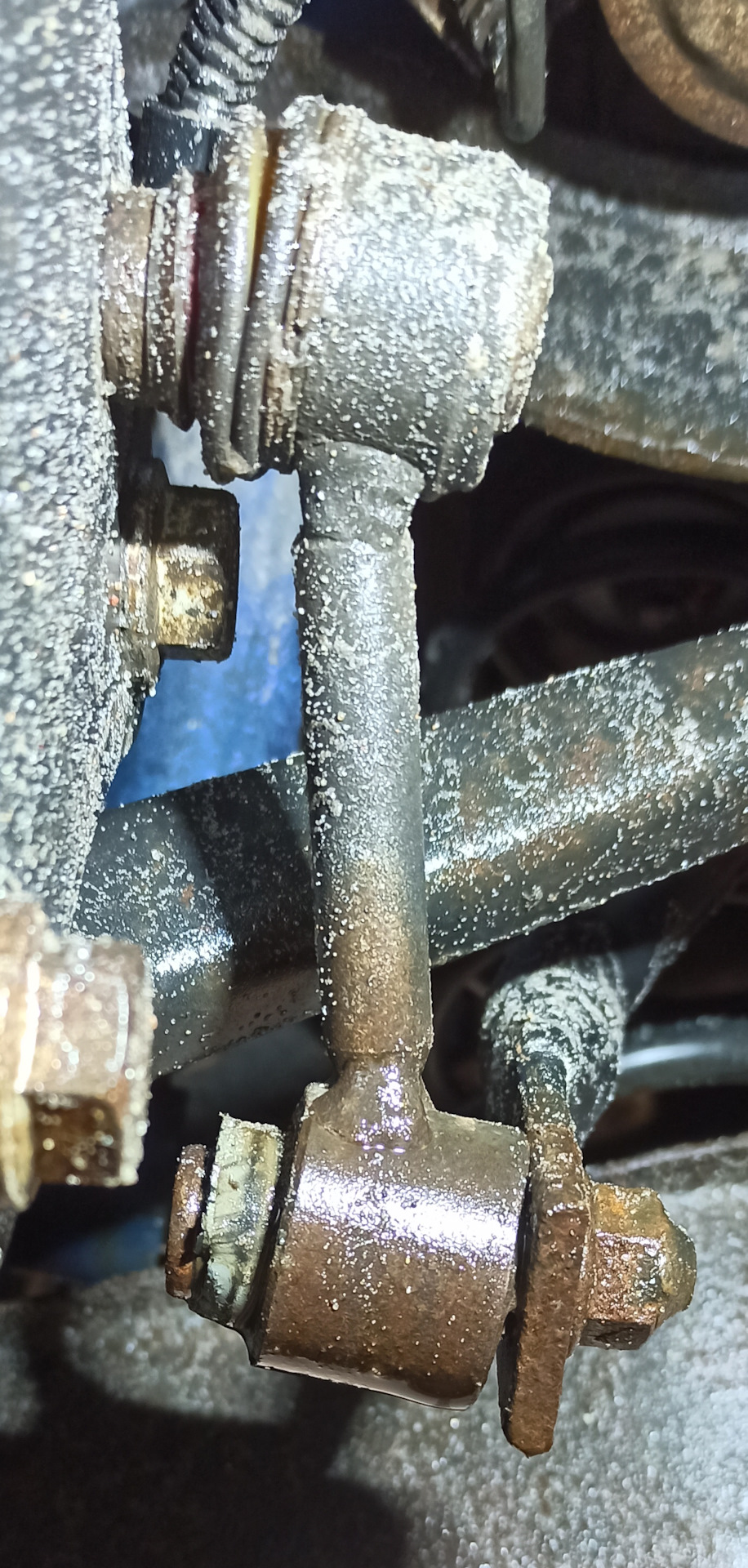 Замена тяг заднего стабилизатора. — Volkswagen Passat CC, 2 л, 2008 ...