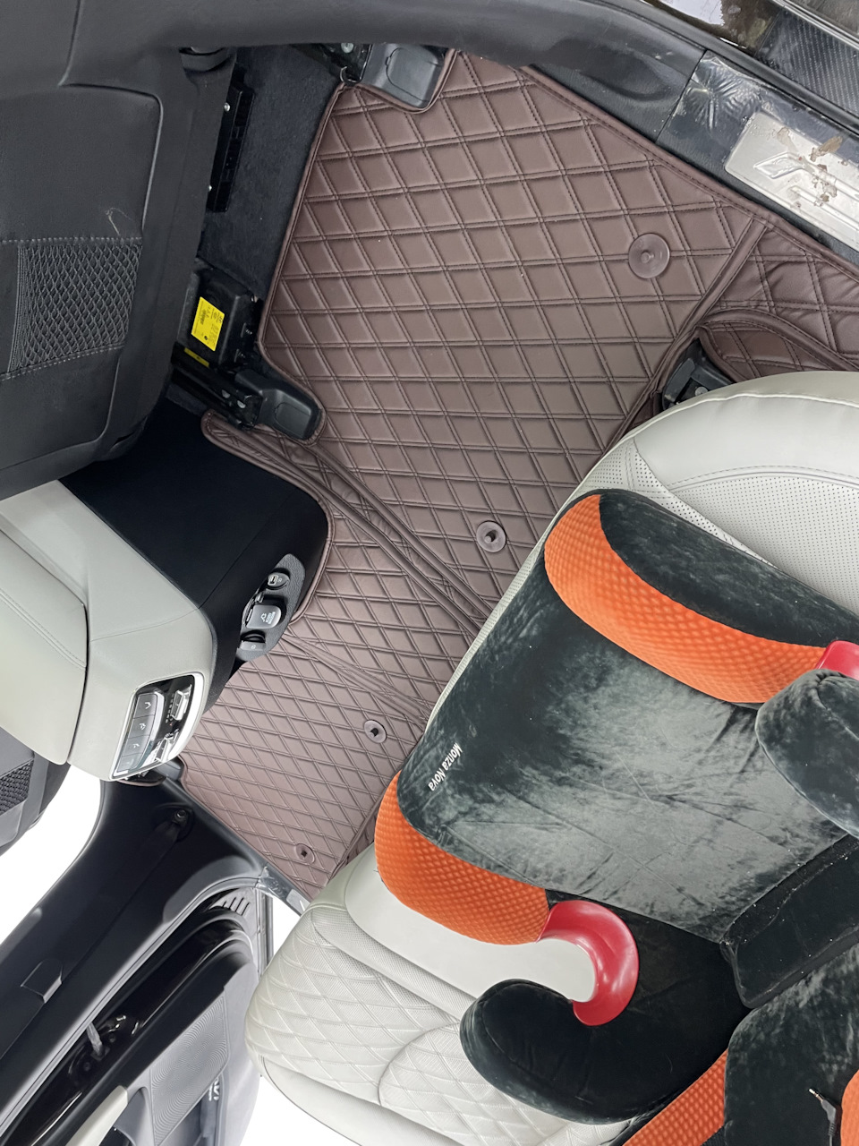 Photo from the logbook KIA Mohave (HM2)