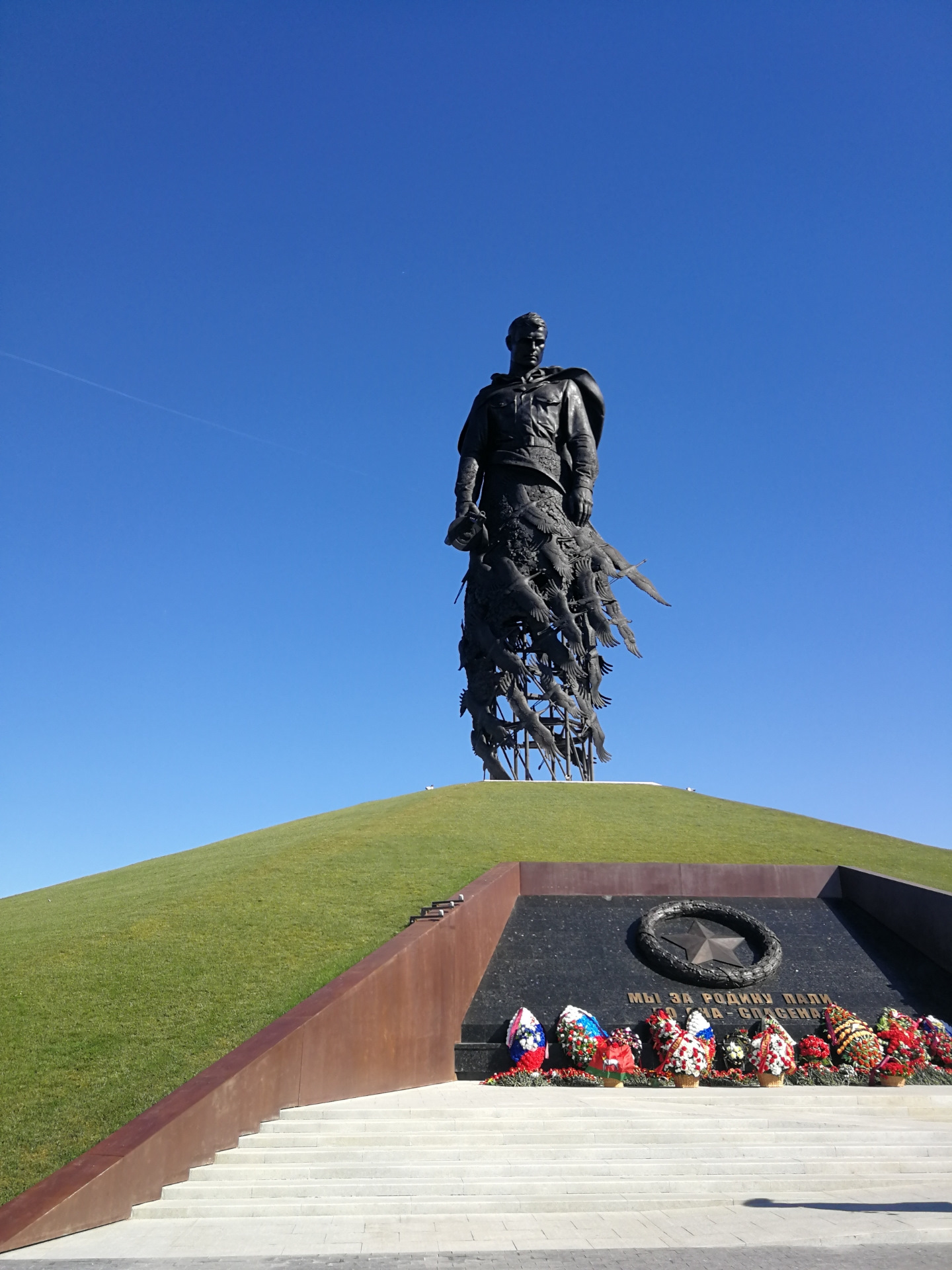 Фото памятник погибшим подо ржевом