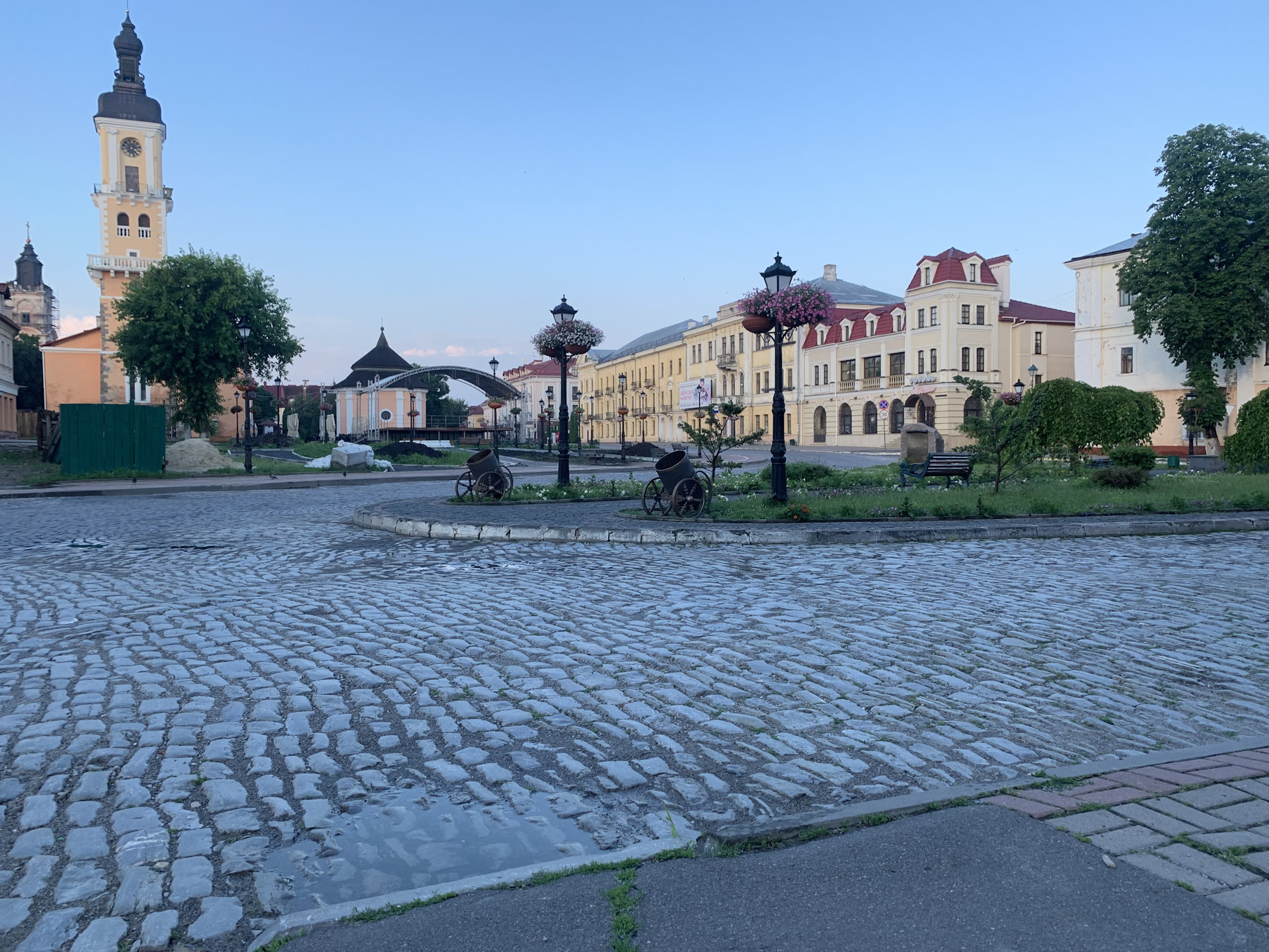 Каменец литовск. Каменец Белоруссия. Каменец Беларусь достопримечательности. Площадь в городе Каменец Белоруссия.