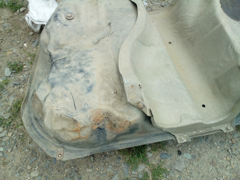 Это другая сторона бака . тоже потыканая . — Toyota Harrier (1G)