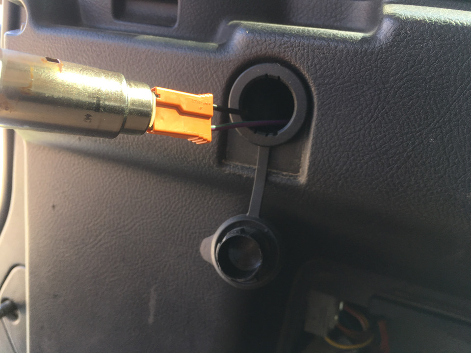 Розетка в багажник — Land Rover Discovery III, 4,4 л, 2005 года ...