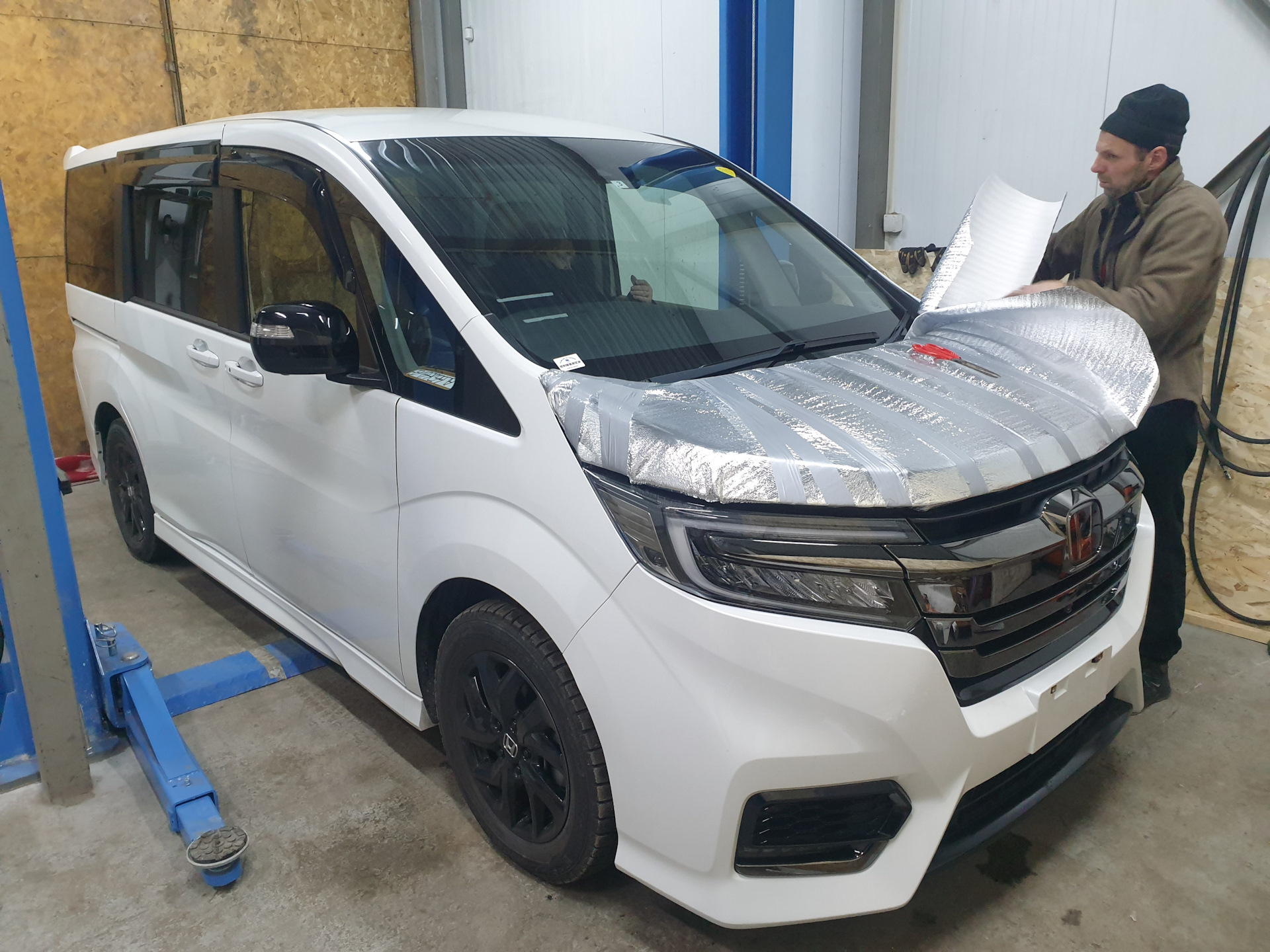 Перегон хонда степвагон. Перегон хонда степвагон. Оклейка резиной. Honda stepwgn вла. Размеры хонда степвагон 2019.