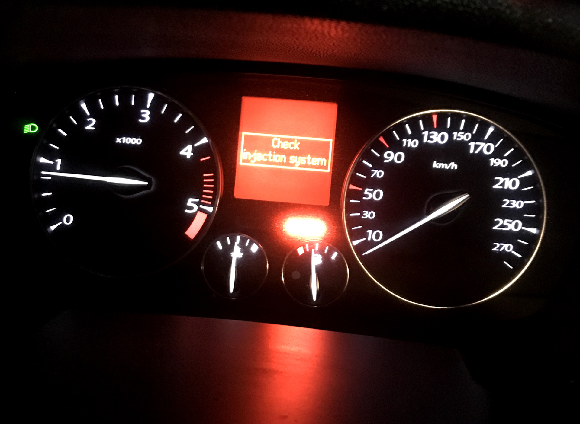 Check abs, esp, braking system. Check vehicle рено меган 3 дизель. Рено сценик 3 check vehicle. Рено лагуна 3 ошибки. 5 на панели.