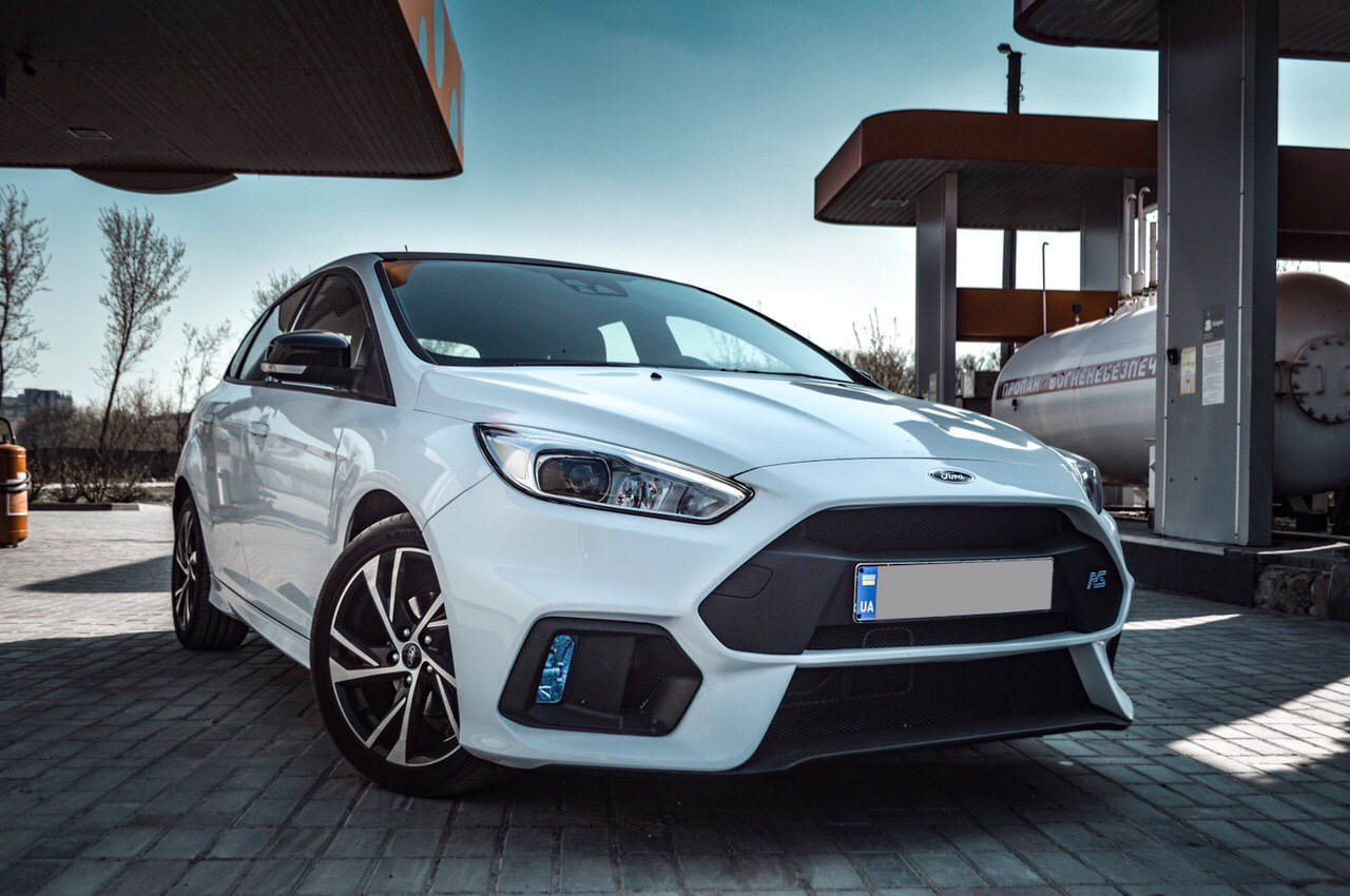 Ford Focus 3 хэтчбек и Приора