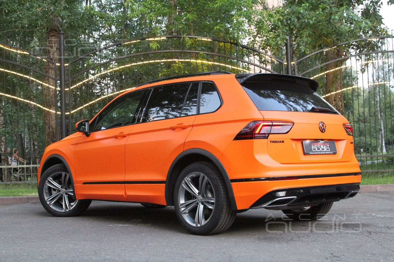 VW Tiguan Orange