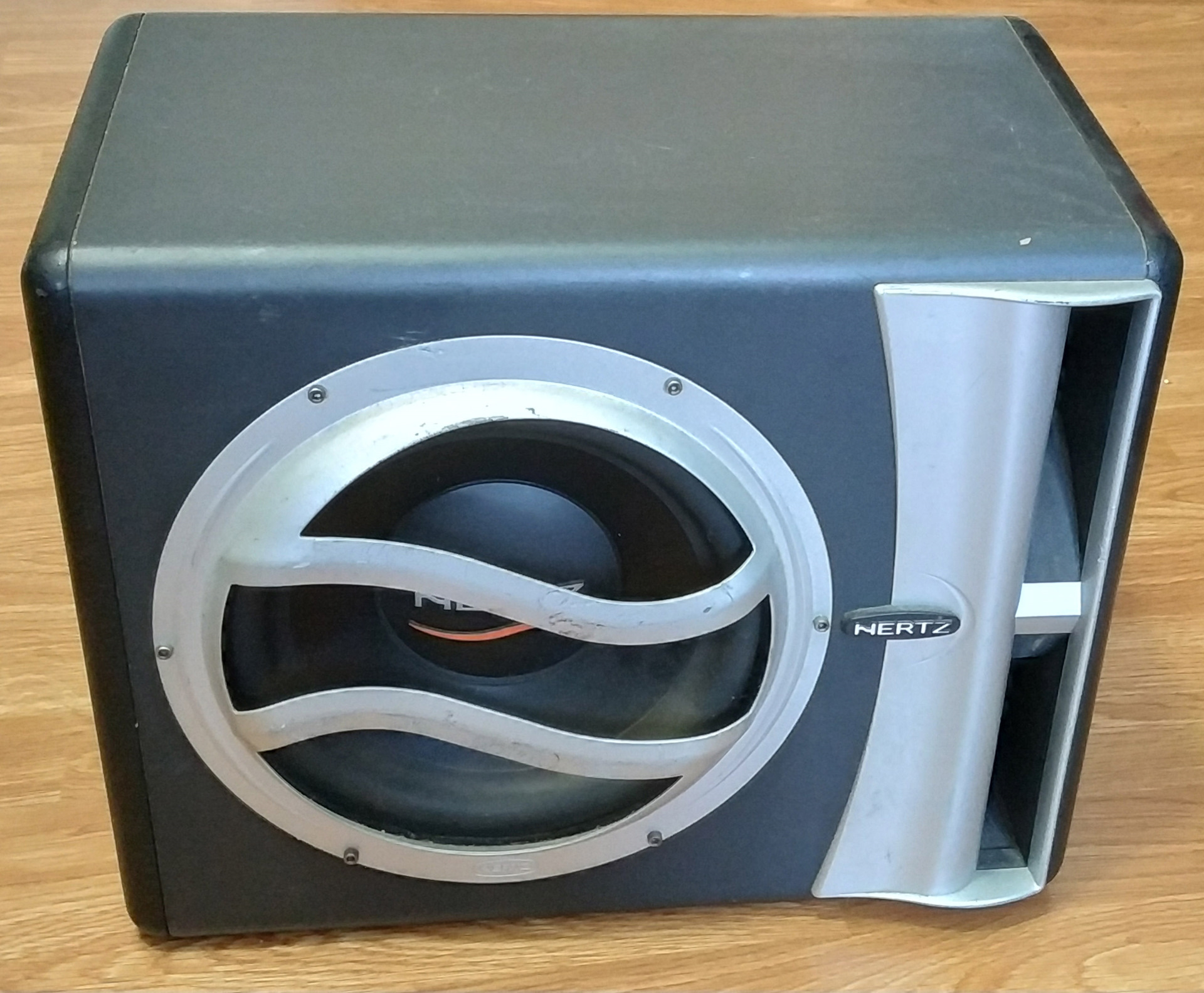 Герцы саба. Hertz EBX 250. Сабвуфер Hertz EBX. Сабвуфер Hertz EBX 25. Сабвуфер Герц под сиденье
