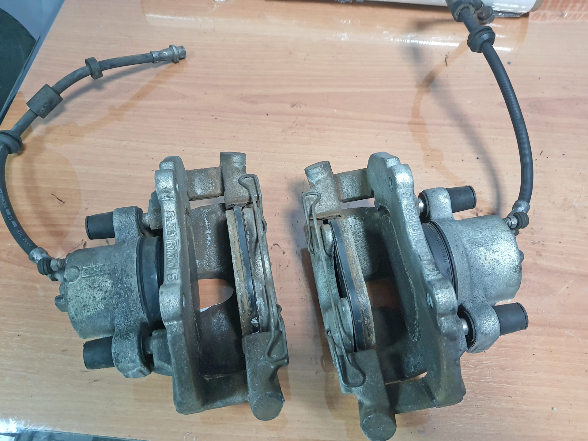 Суппорт со скобой в сборе
