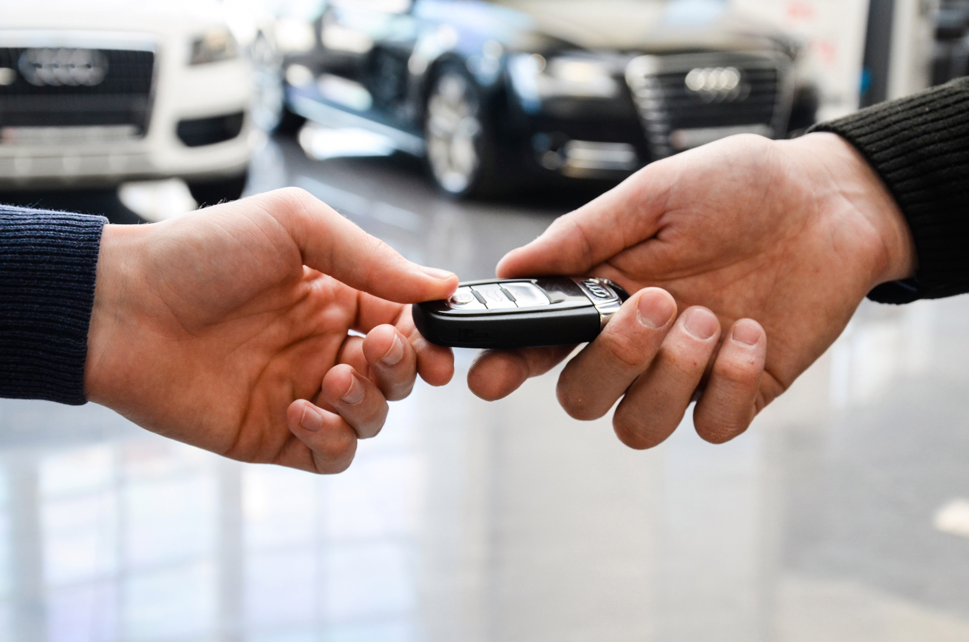 Продажа автомобиля в автосалон: Эффективные шаги и советы для владельцев