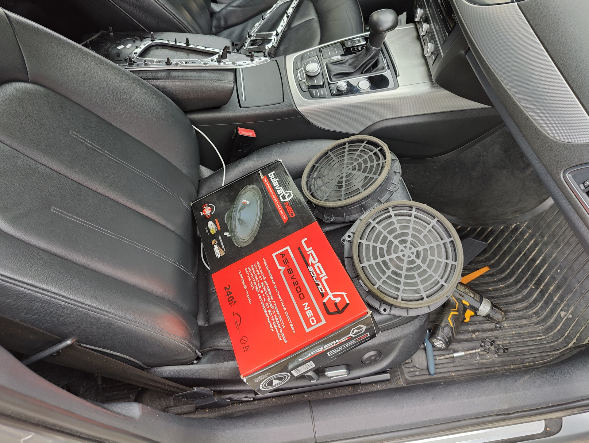 Хрипит динамик, замена штатных мидбасов в передних дверях на Урал ...