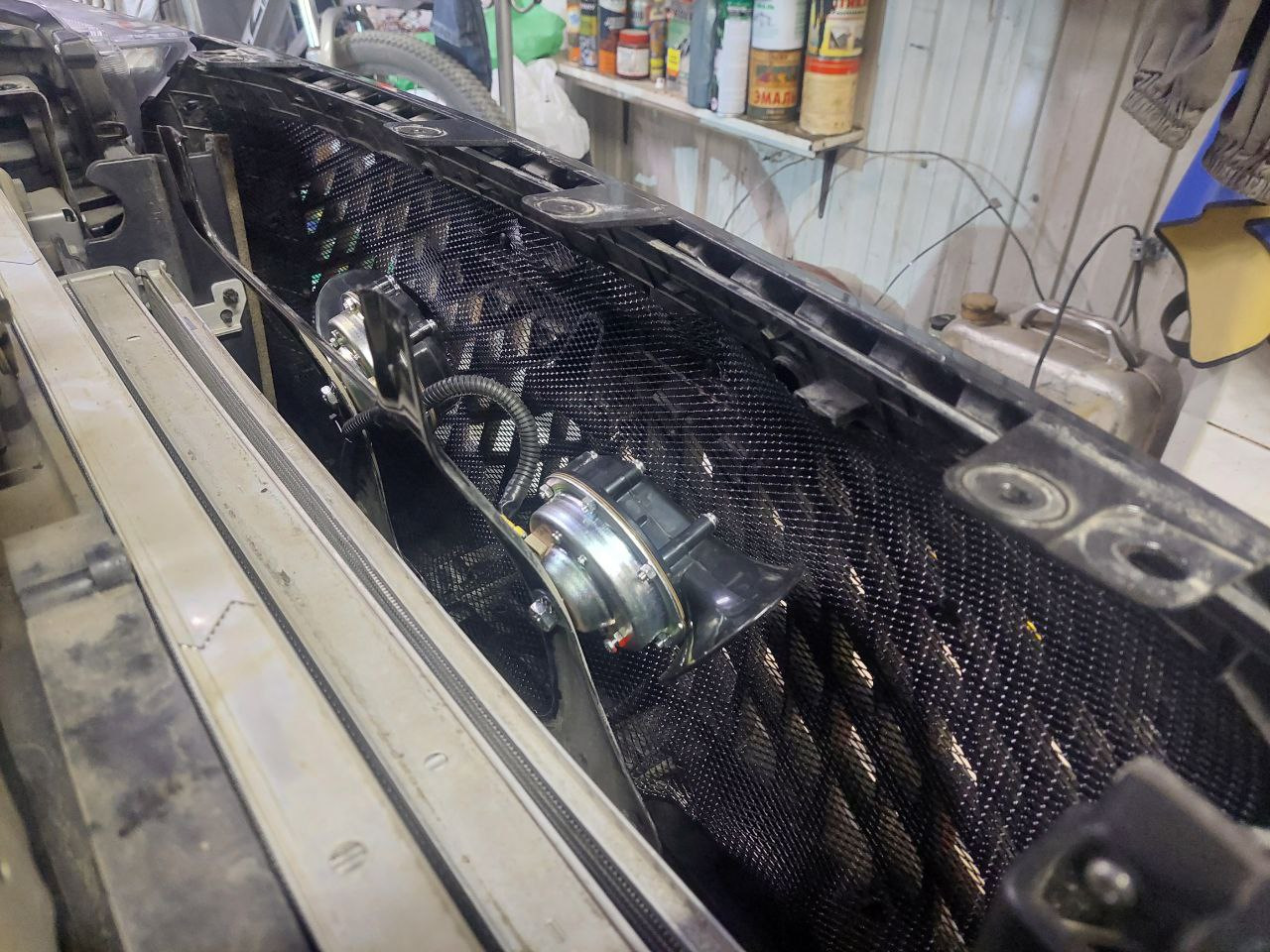 Сетка в бампер и установка волжских сигналов. — Haval M6 (2G), 1,5 л ...