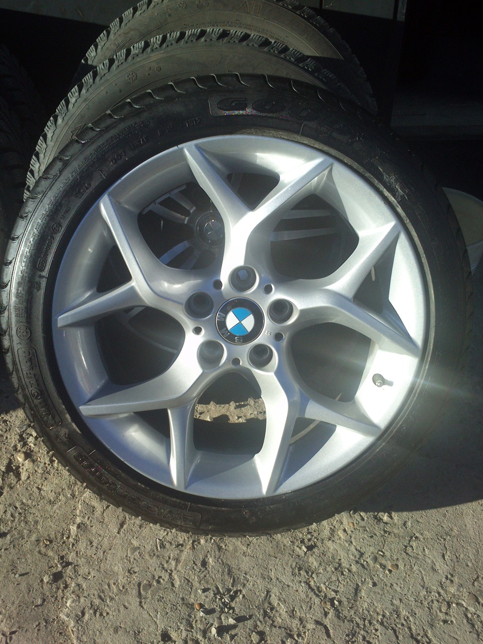 На солнце греется)) Крем для загара нанес) — BMW 1 series (F20)