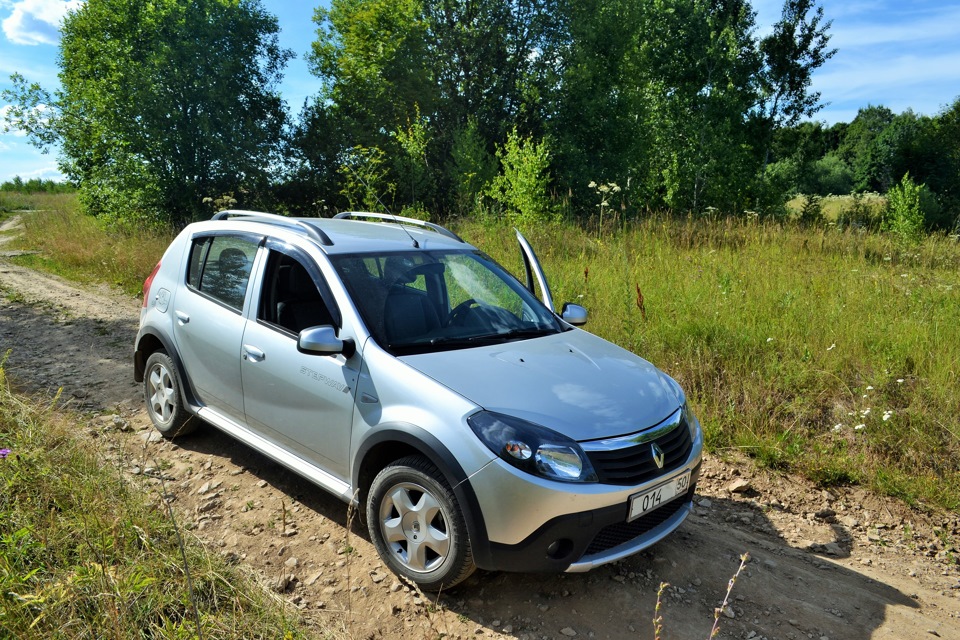 Renault sandero 2013 год. Рено Сандеро 2013. Renault Sandero 2013. Рено Сандеро 2013 года. Рено Сандеро 2013г белый.