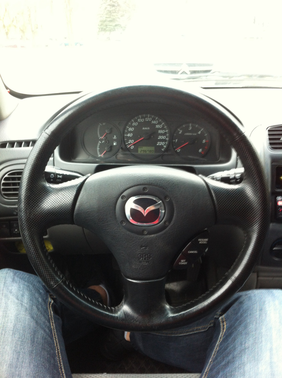 Как снять руль мазда демио Поставил руль) - Mazda 323 VI, 2 л, 2002 года тюнинг DRIVE2