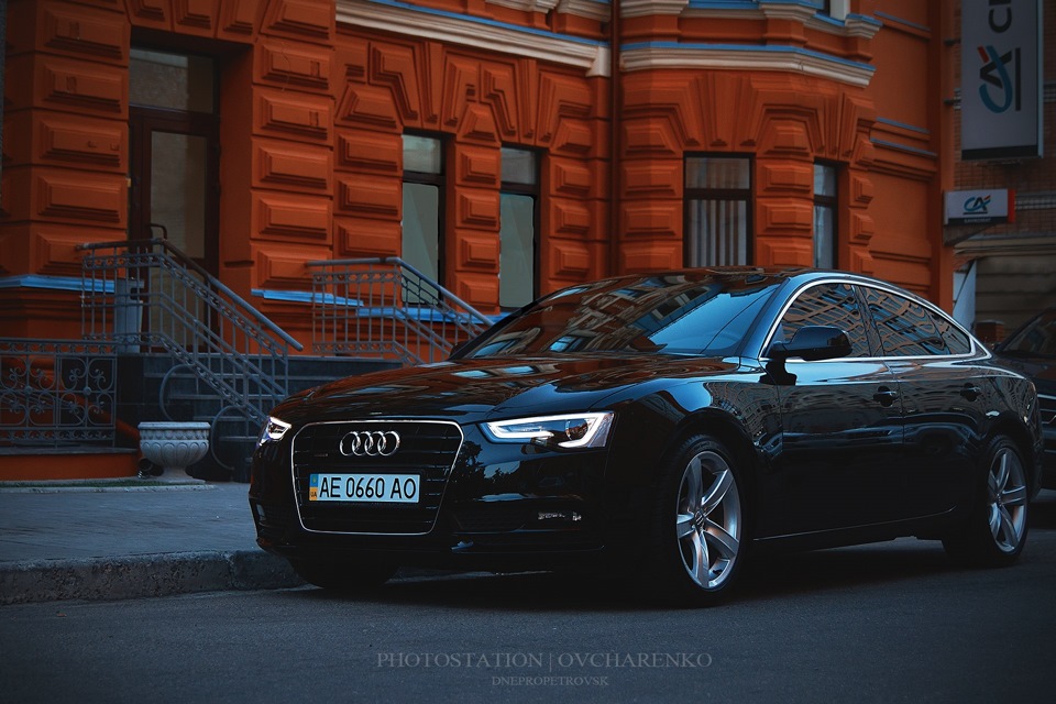 Audi drive. Audi a5 Sportback Black. Ауди а5 Спортбэк 2013 черный. Audi a5 Sportback голубая на черном. Ауди Спортбэк черная.