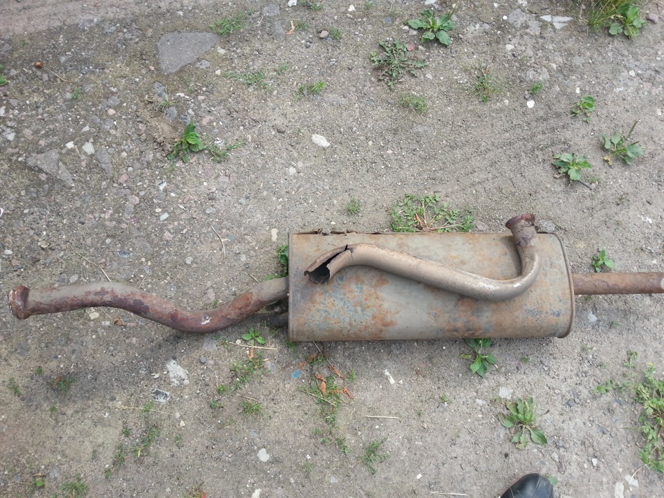 упал на пол шестого или (поломка глушителя) — Lada 21093i, 1,5 л, 2005 ...