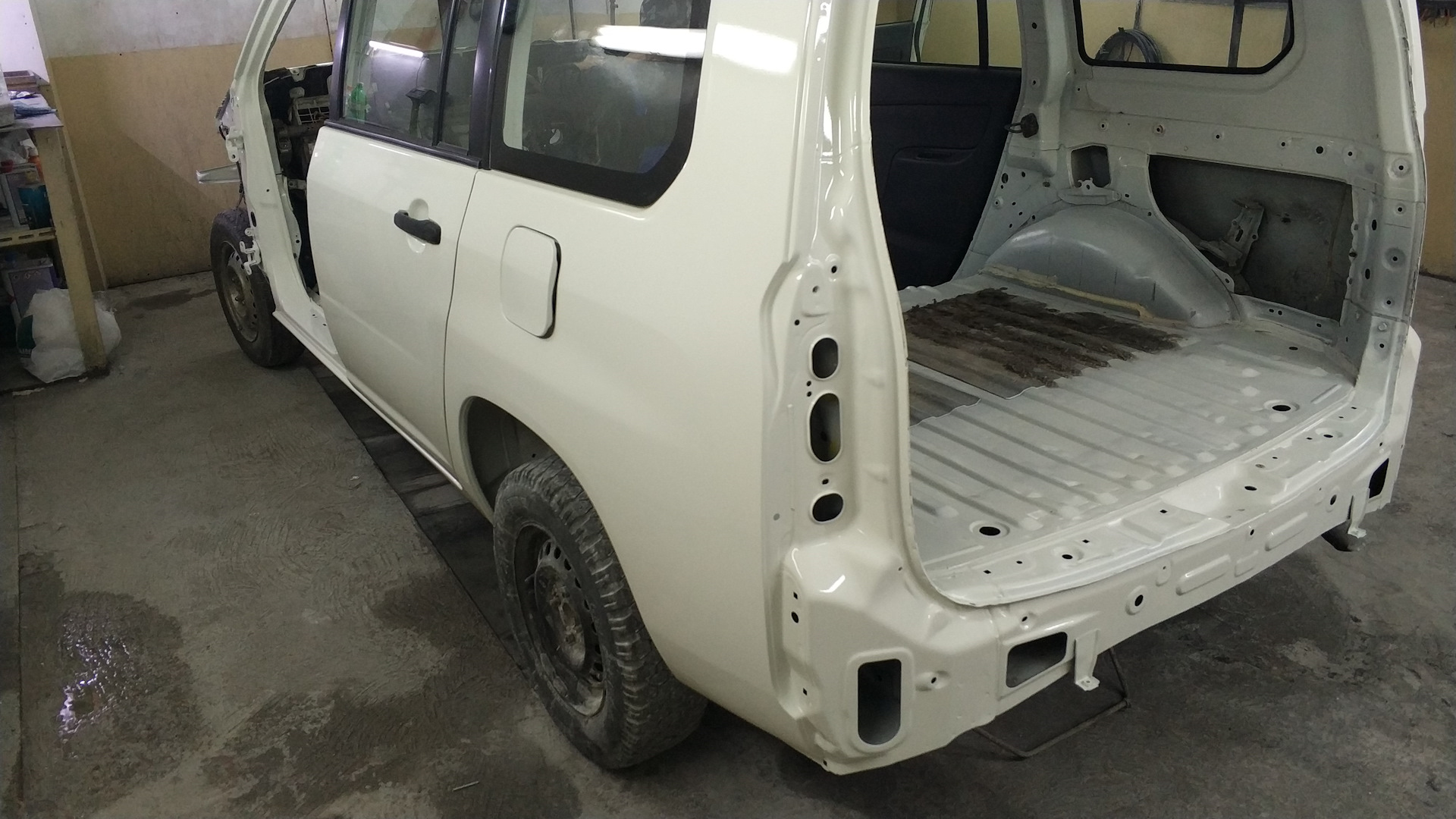 Кузов тойота пробокс. Toyota Probox 2003 бампер задний. Тойота Пробокс с кузовом. Toyota Probox заднее крыло.