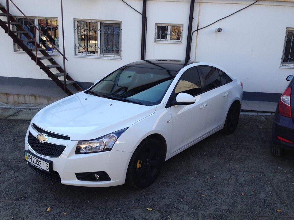 Chevrolet Cruze хэтчбек черный капот и крыша