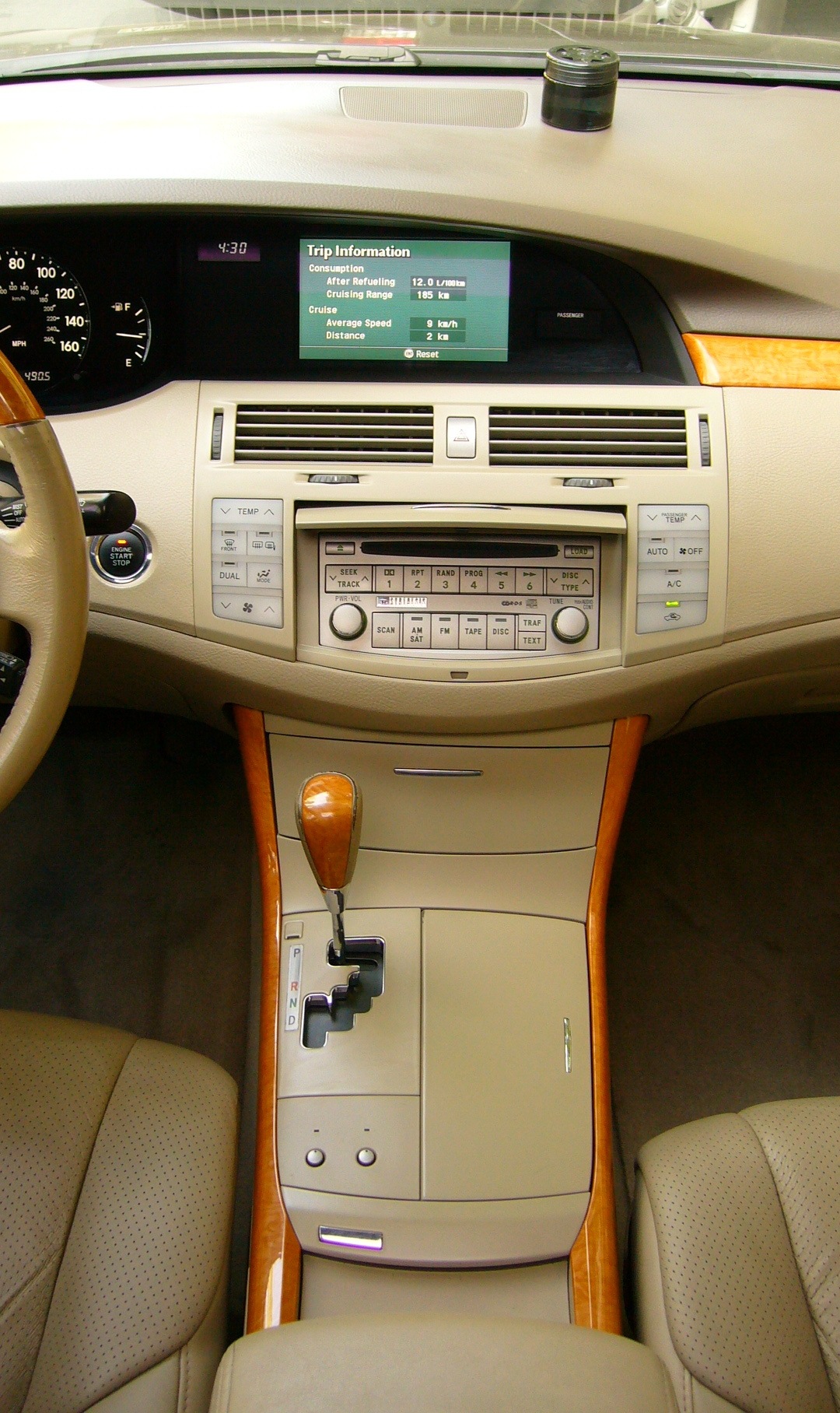 The result of painting the panels of the center console  - Toyota Avalon 35 L 2007