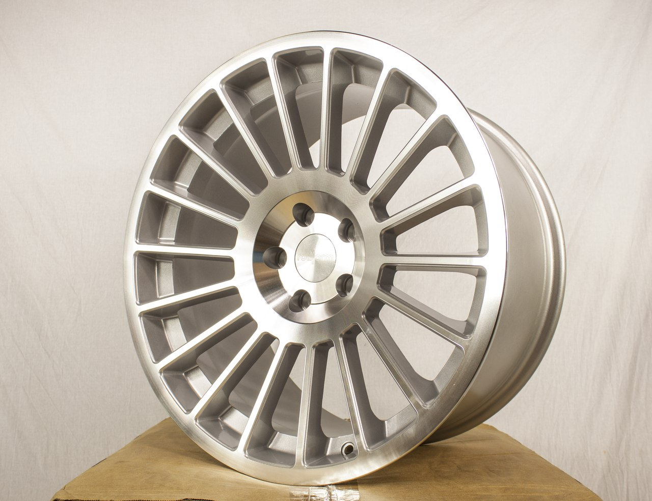 R ind r. Диски реплика 5 112 ve 485. Rotiform VCE r17 5x112. Диски Ауди r19 реплика et32 а6. R19 Мак 5*112.