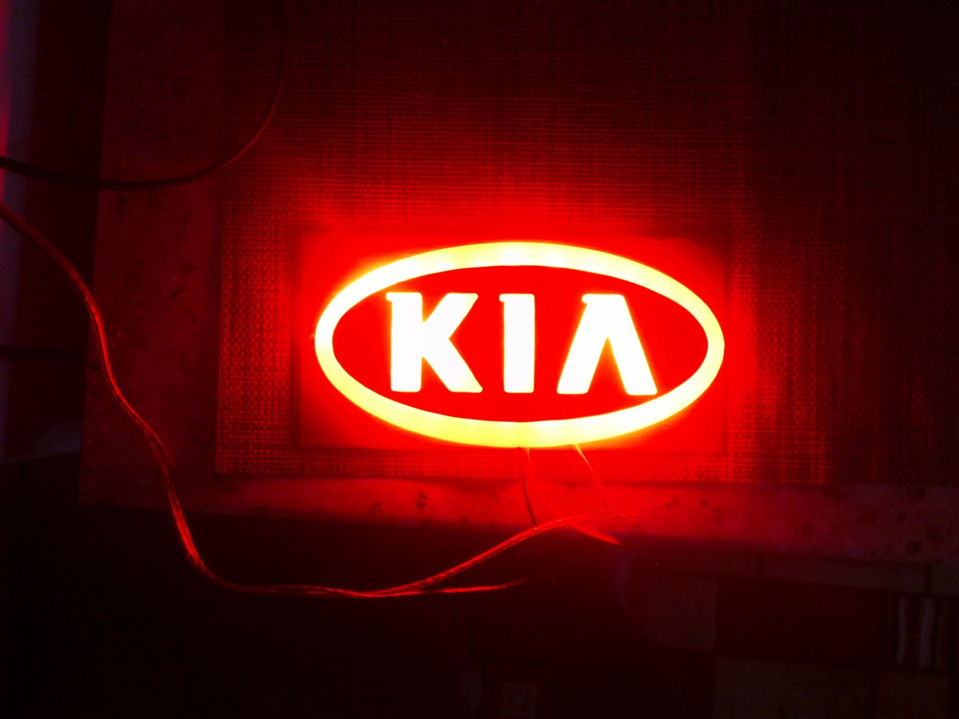 логотип светодиодная подсветка. шильдик шевроле с подсветкой. буквы из металла с подсветкой. металлические буквы с подсветкой. логотип nissan с подсветкой.