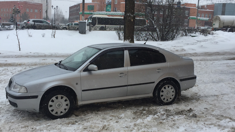 Разбираю октавию. Skoda Octavia Tour серебристая.