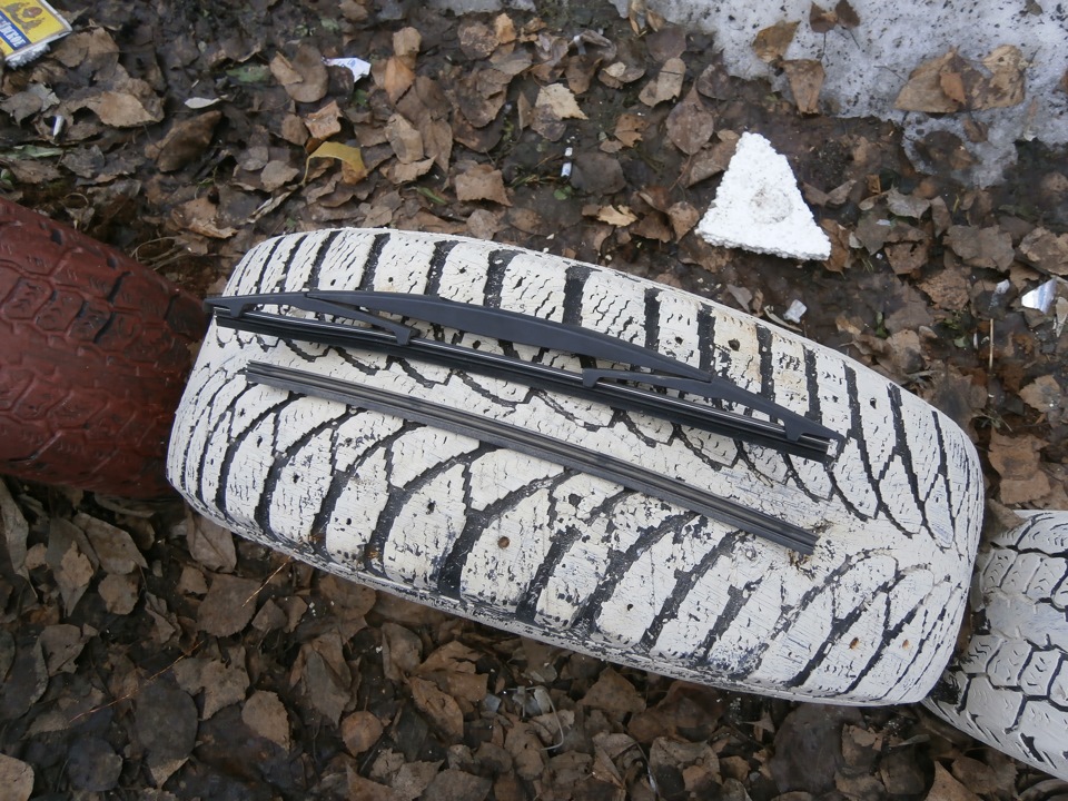 Замена резинки заднего дворника. — Nissan Note (1G), 1,4 л, 2007 года ...