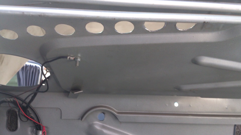Вентиляция багажника из салона — ГАЗ 31, 2