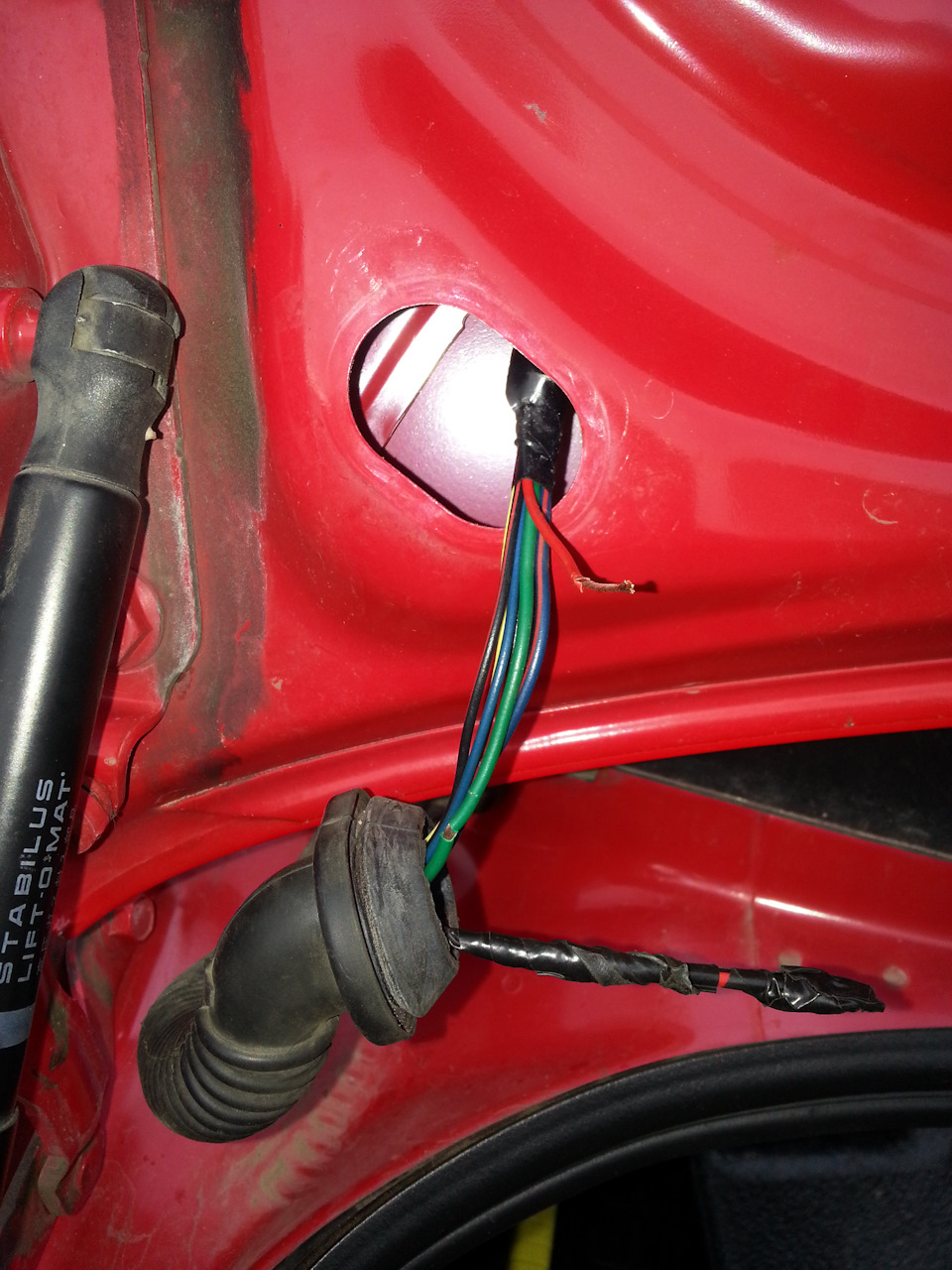 Подключение заднего левого противотуманного фонаря к заднему ходу ...