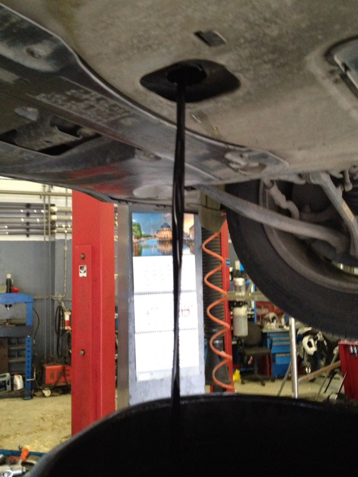 Замена прокладок клапанной крышки на Bmw x3 e83 n52 давило масло из под ...