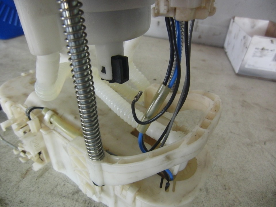 Как меняли бензофильтр, а потом и бензонасос. — KIA Cerato (1G), 1,6 л ...