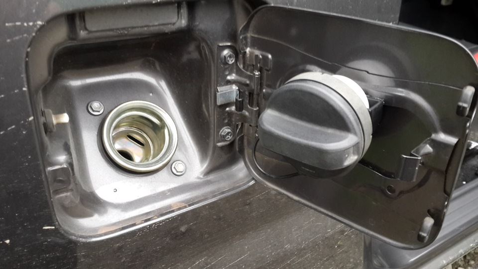 Ремонт люка заливной горловины - Suzuki Liana, 1,6 л, 2001 года своими руками DR