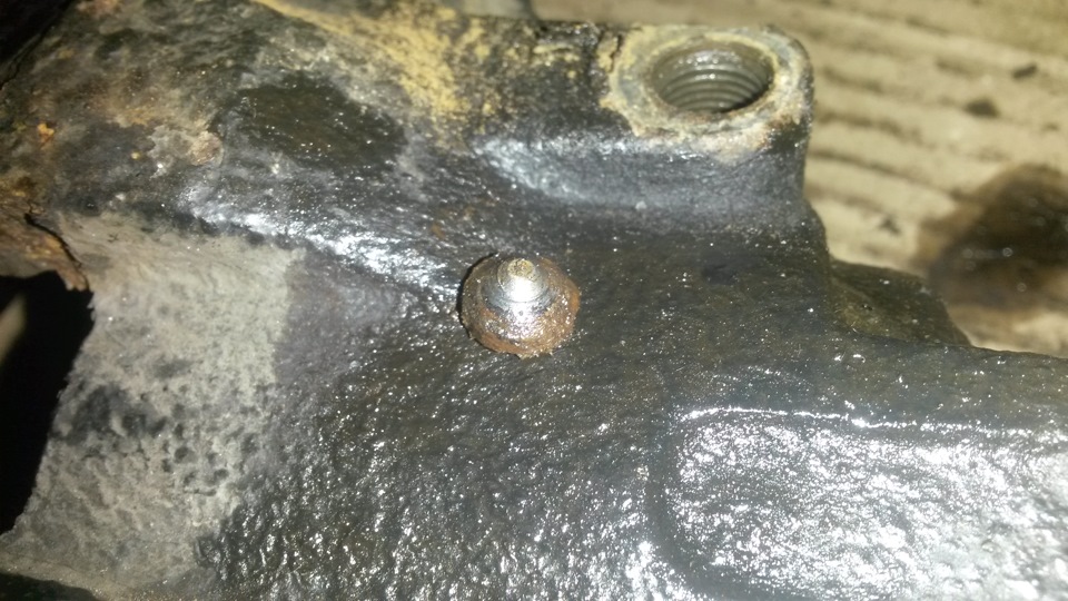 da54f9as 960 Как выкрутить обломанный штуцер на суппорте