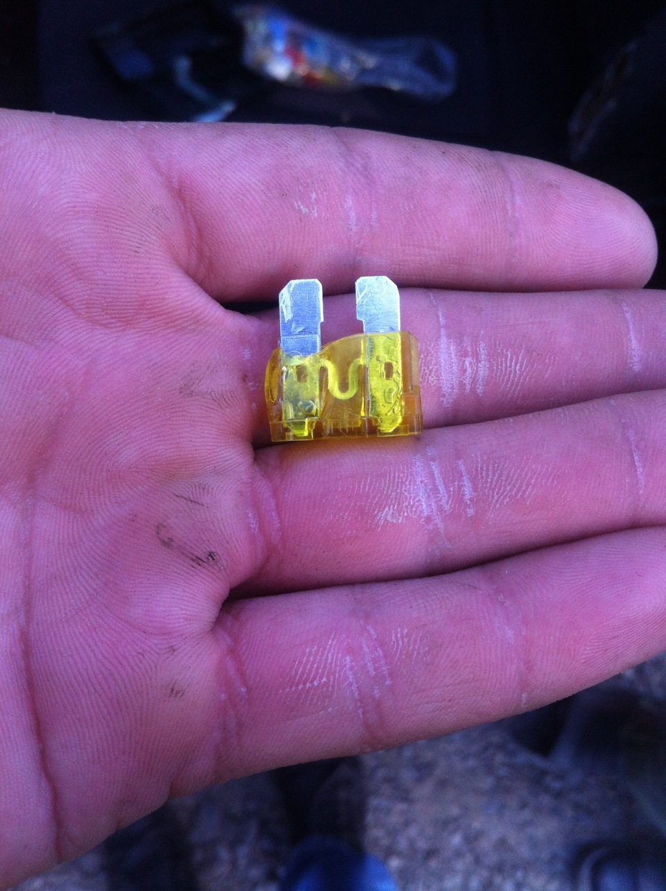 Предохранитель топливного насоса — Audi 100 Avant (C4), 2,3 л, 1992 ...