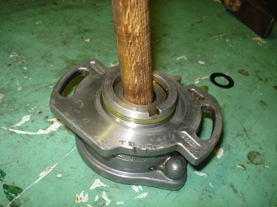 кап. ремонт ч.3 Сальник трамблера — Audi 100 Avant (C4), 2 л, 1994 года ...