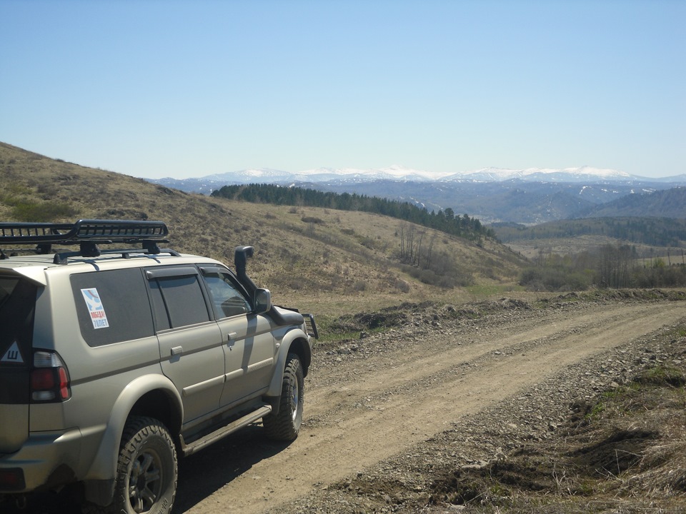 Паджеро спорт 1 стекло. Паджеро спорт 2 брод. Mitsubishi Rayon. Pajero Sport 1 на боку лежит.