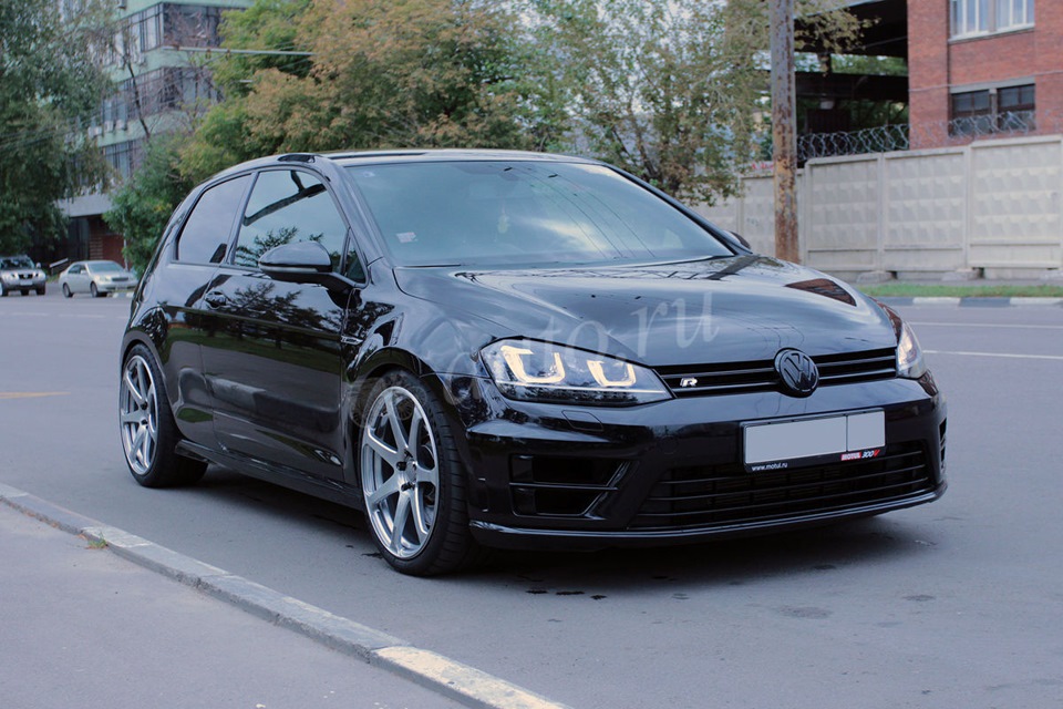 Volkswagen Golf VII цвет черный