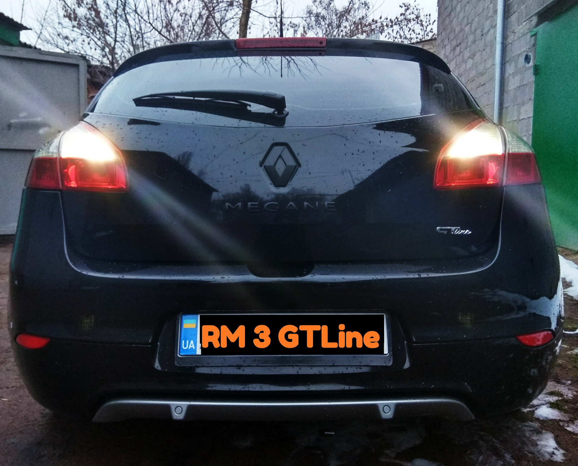 Рено меган задних фар. Задние фонари Renault Megane 3. Renault Megane 3 задний ход. Рено Меган 3 задние фары. Megan 3 габарит задний.