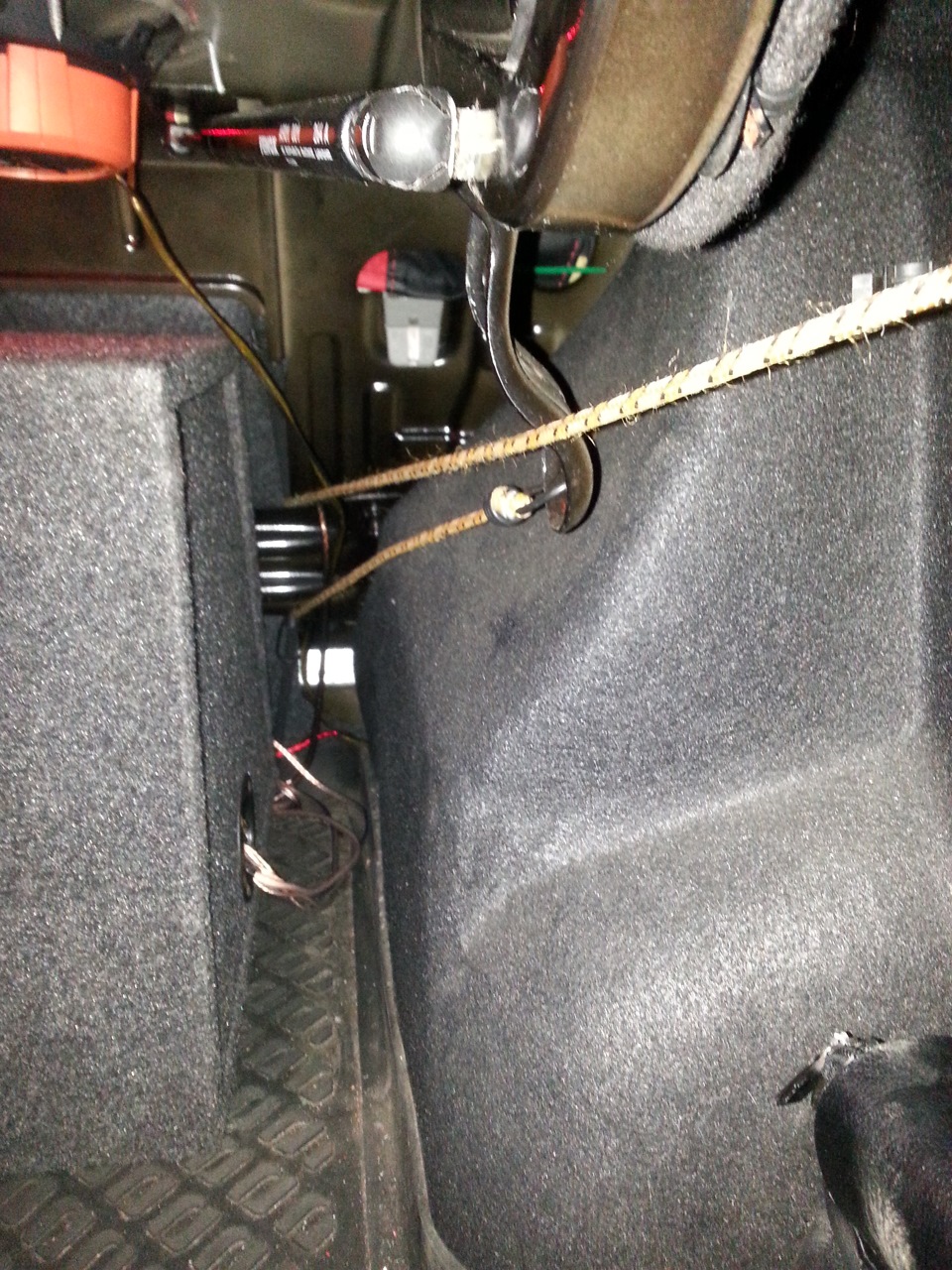 Открытие багажника с кнопки — Renault Logan (1G), 1,6 л, 2012 года ...