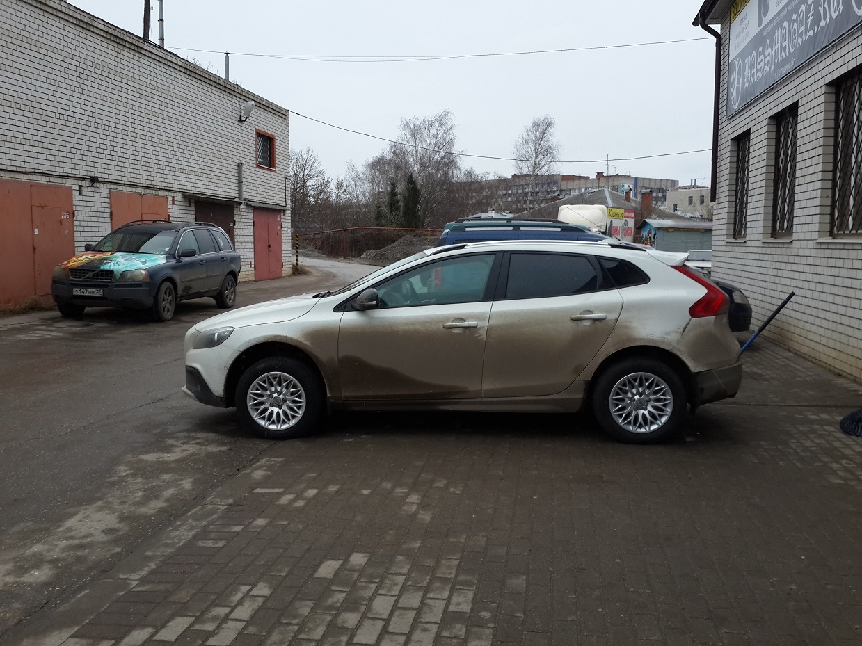 Новый Volvo V40 — версия Cross Country