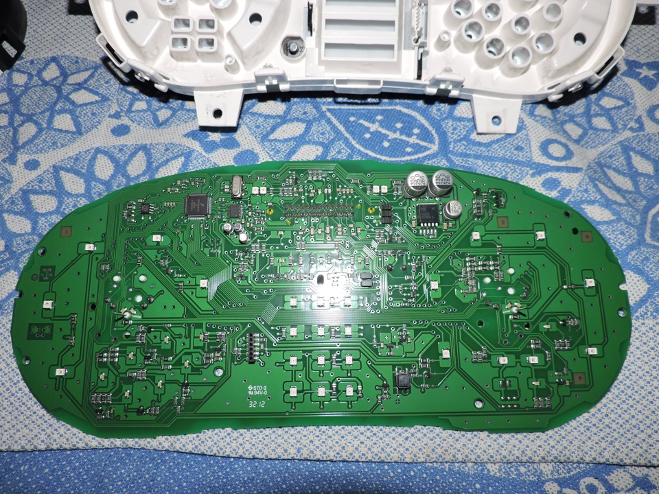 Прошивка комбинации приборов. Прошивка комбинации приборов. Прошивка комбинации приборов. Приборная панель приора 1 плата резистор. Плата приборной панели лада гранта.