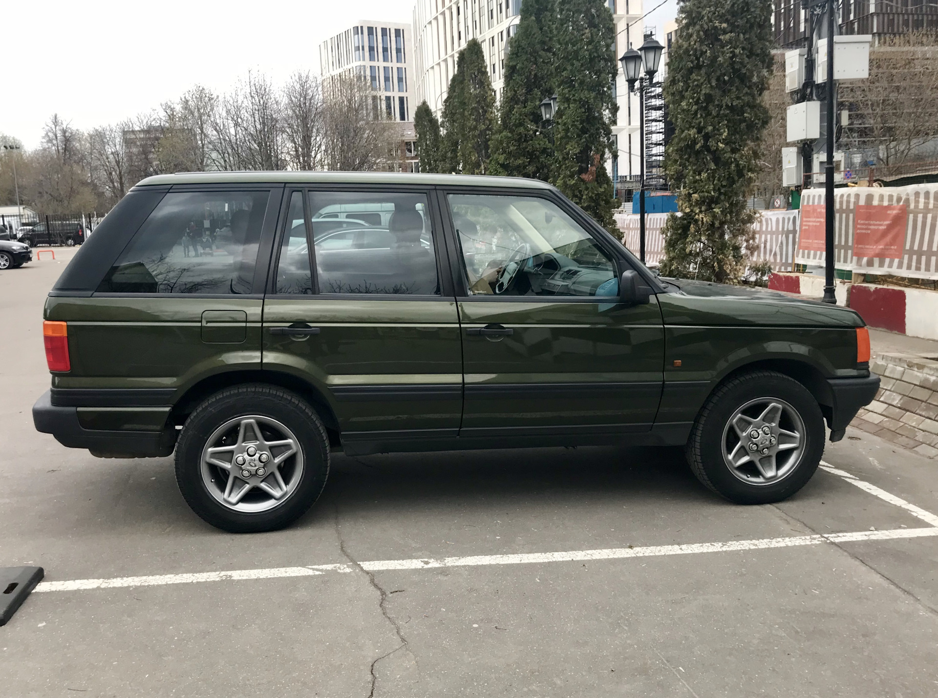 Новый цвет дисков темное серебро — Land Rover Range Rover (2G), 4 л, 1999  года | колёсные диски | DRIVE2