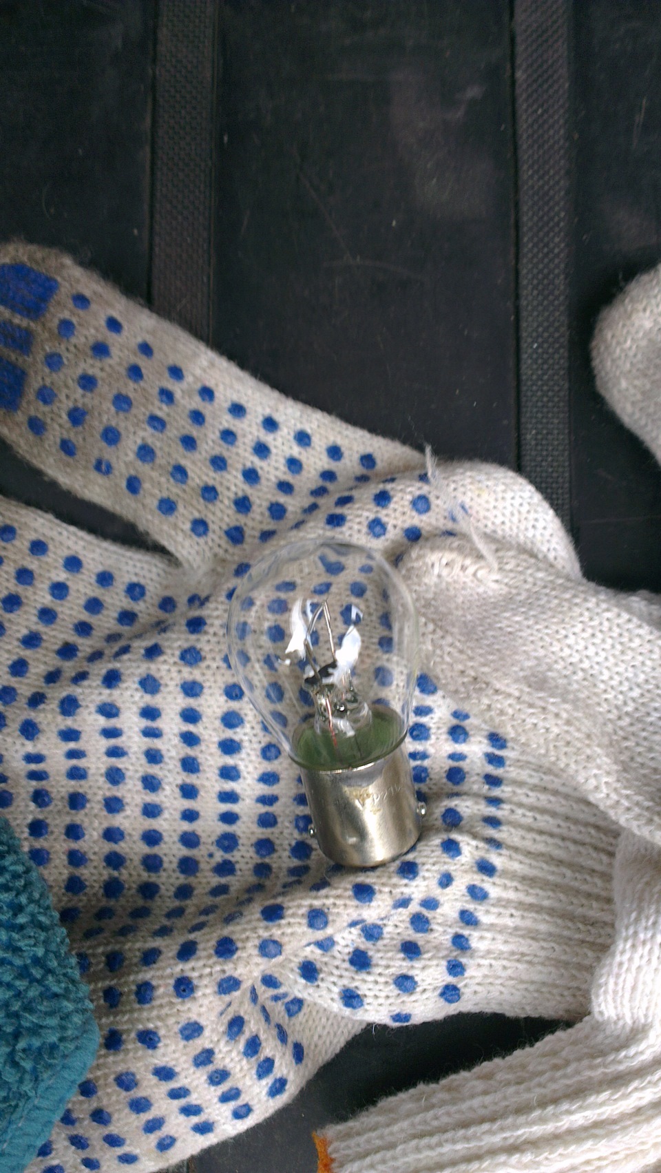 Замента лампочки стоп-сигнала и газовых упоров двери багажника — Lada ...